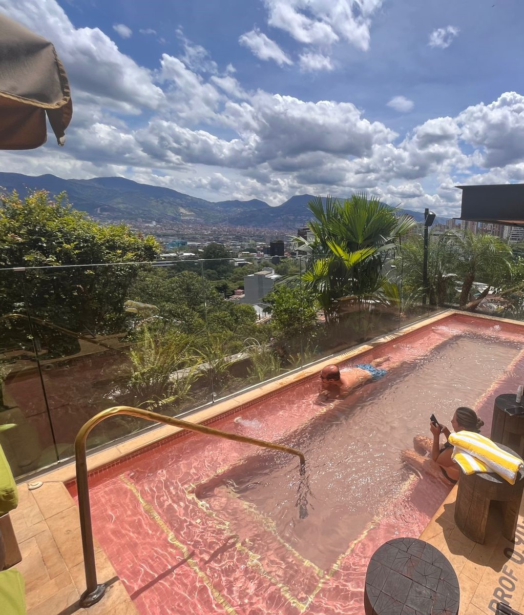 Piscina Rooftop Medellín 23 Hotel